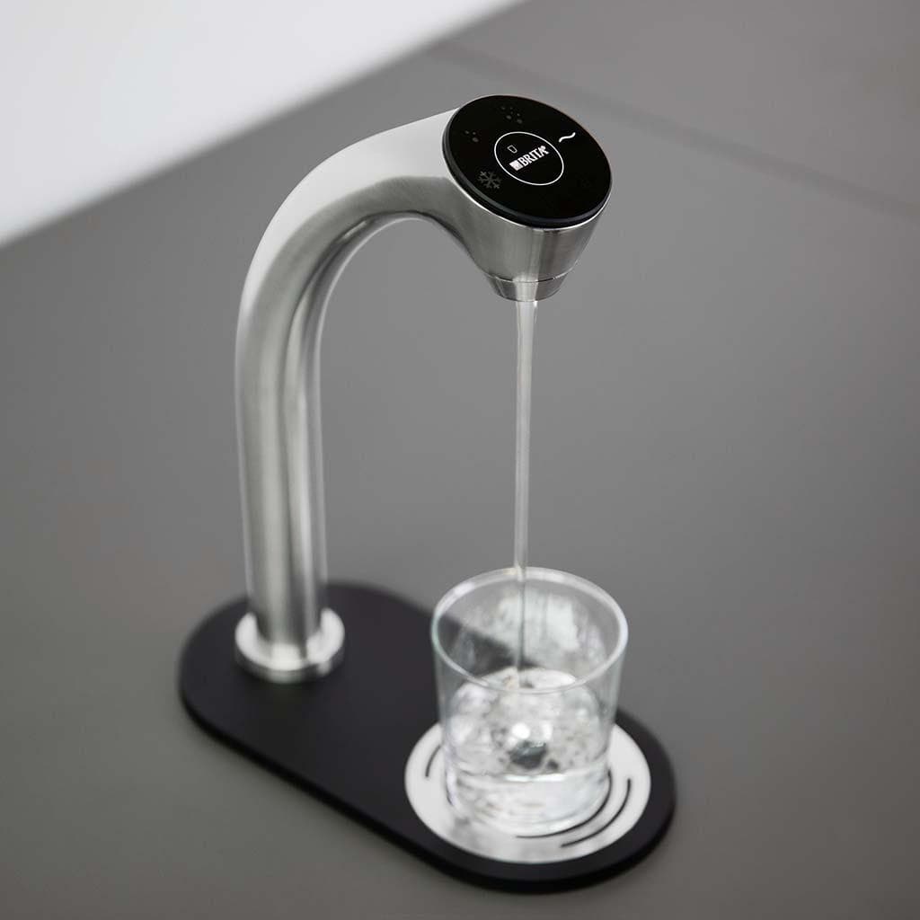 Bottle-Free Water for UAE Offices & Hospitality: A 2026 Buyer’s Guide